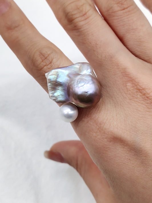 Baroque pearl ring