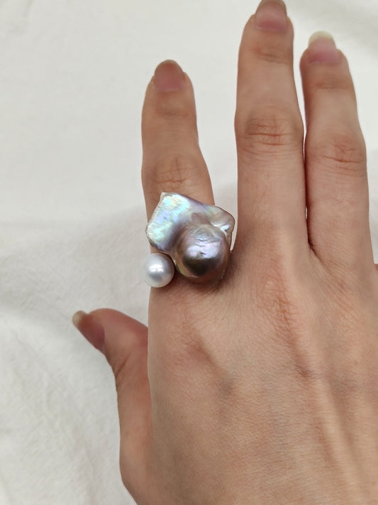 Baroque pearl ring