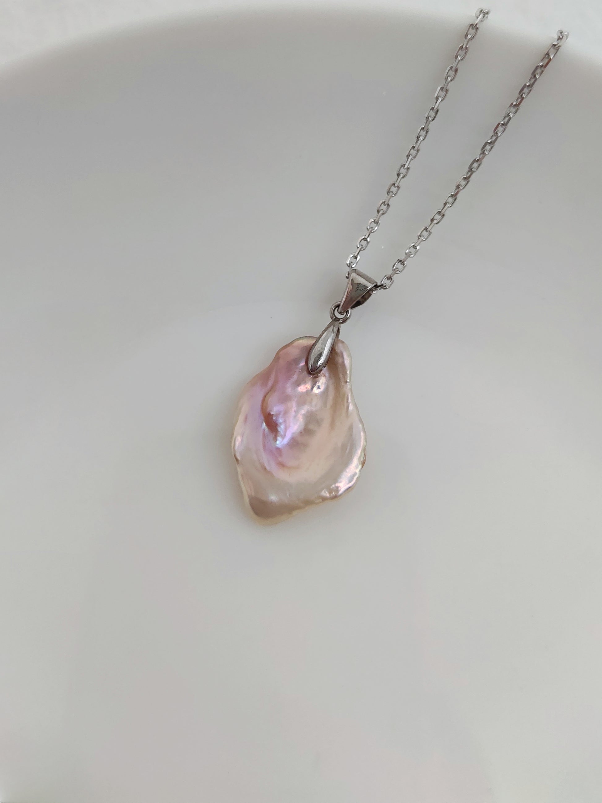 IRIDESCENT KESHI PEARL PENDANT