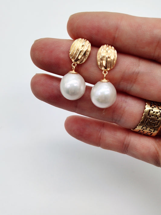 WHITE FRESHWATER PEARL DROP EARRINGS