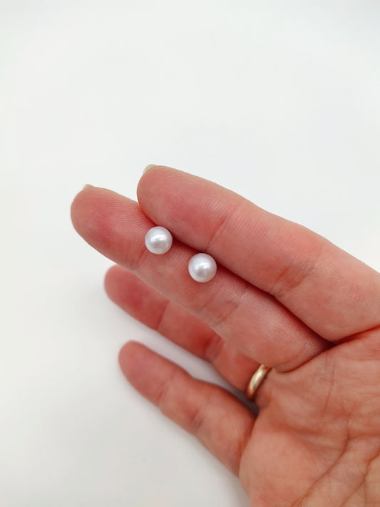 CLASSIC ROUND PEARL STUD EARRINGS
