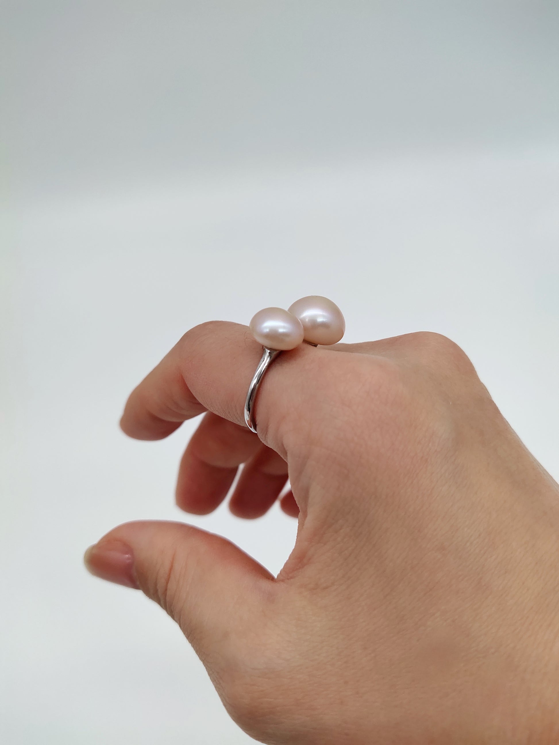 Double pearl ring
