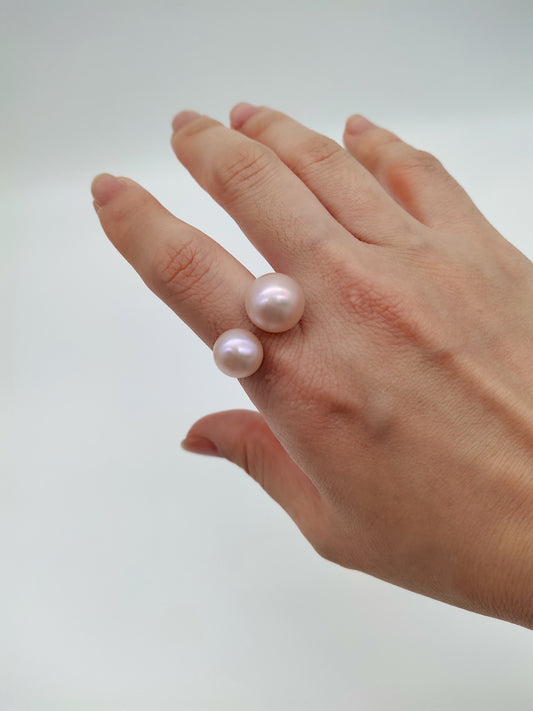 Double pearl ring