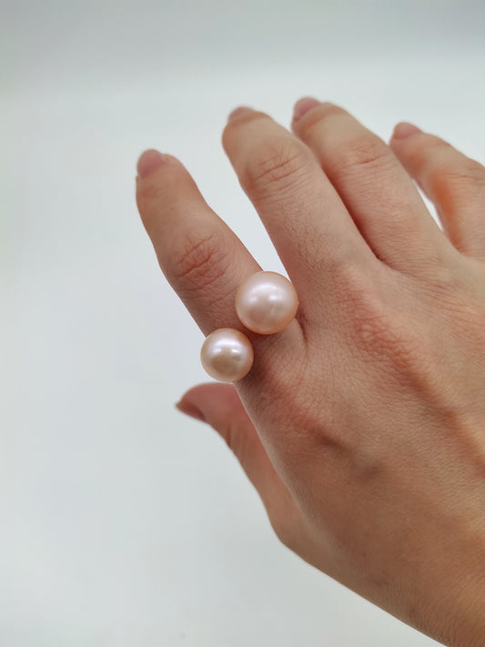 Double pearl ring