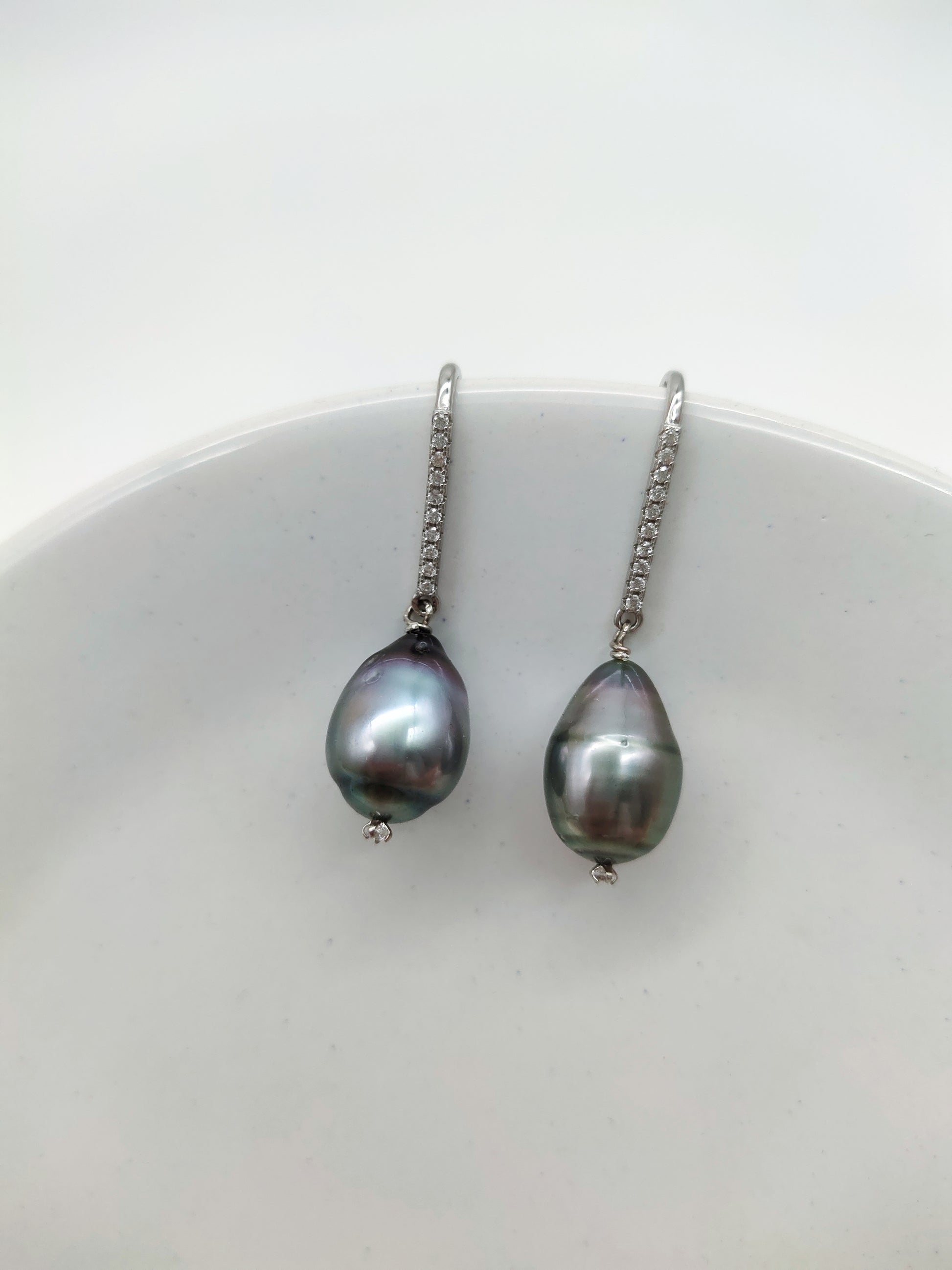 TAHITIAN SOUTH SEA PEARL DROP EARRINGS