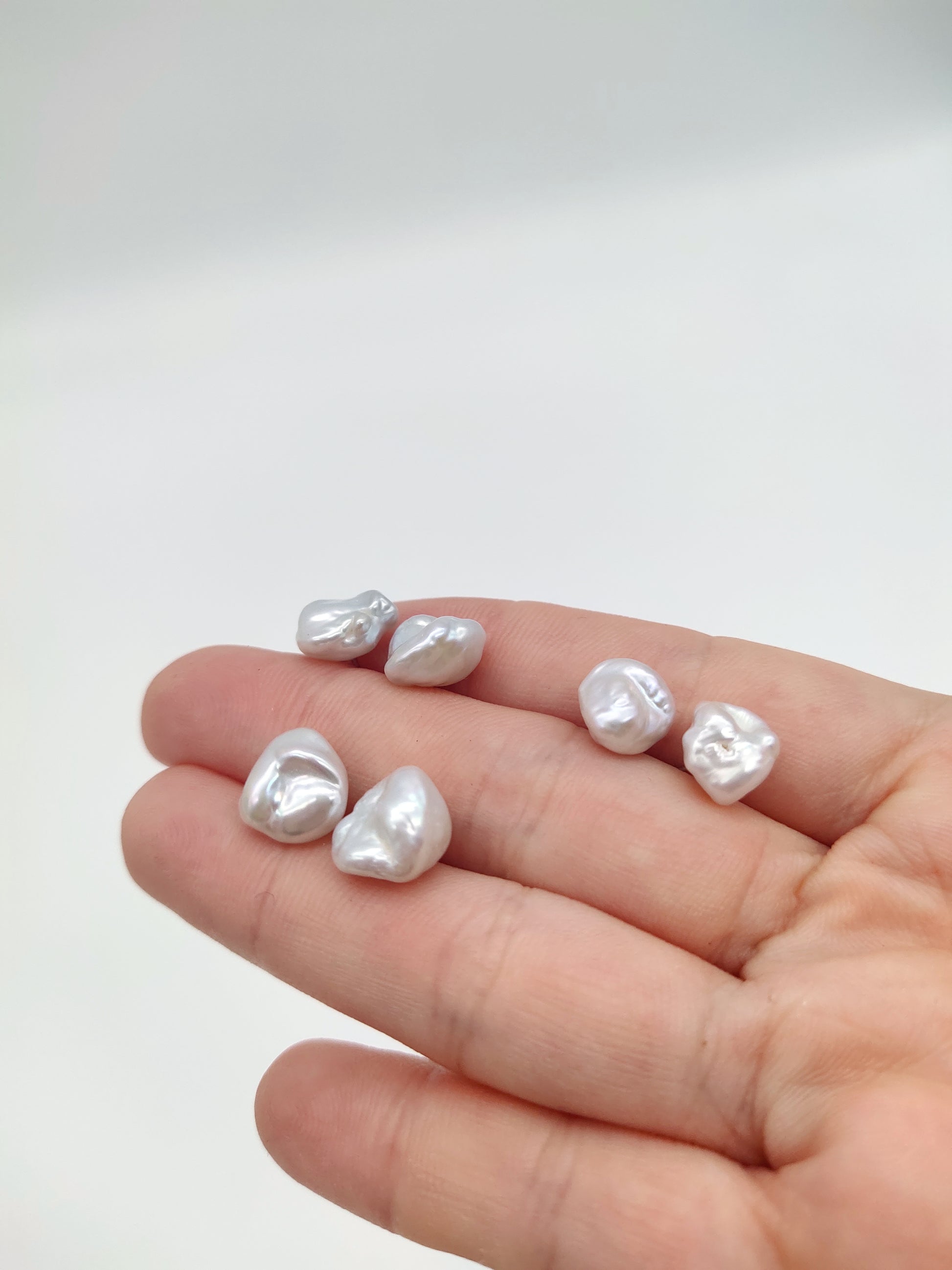 PETAL PEARL STUD EARRINGS - KESHI PEARL