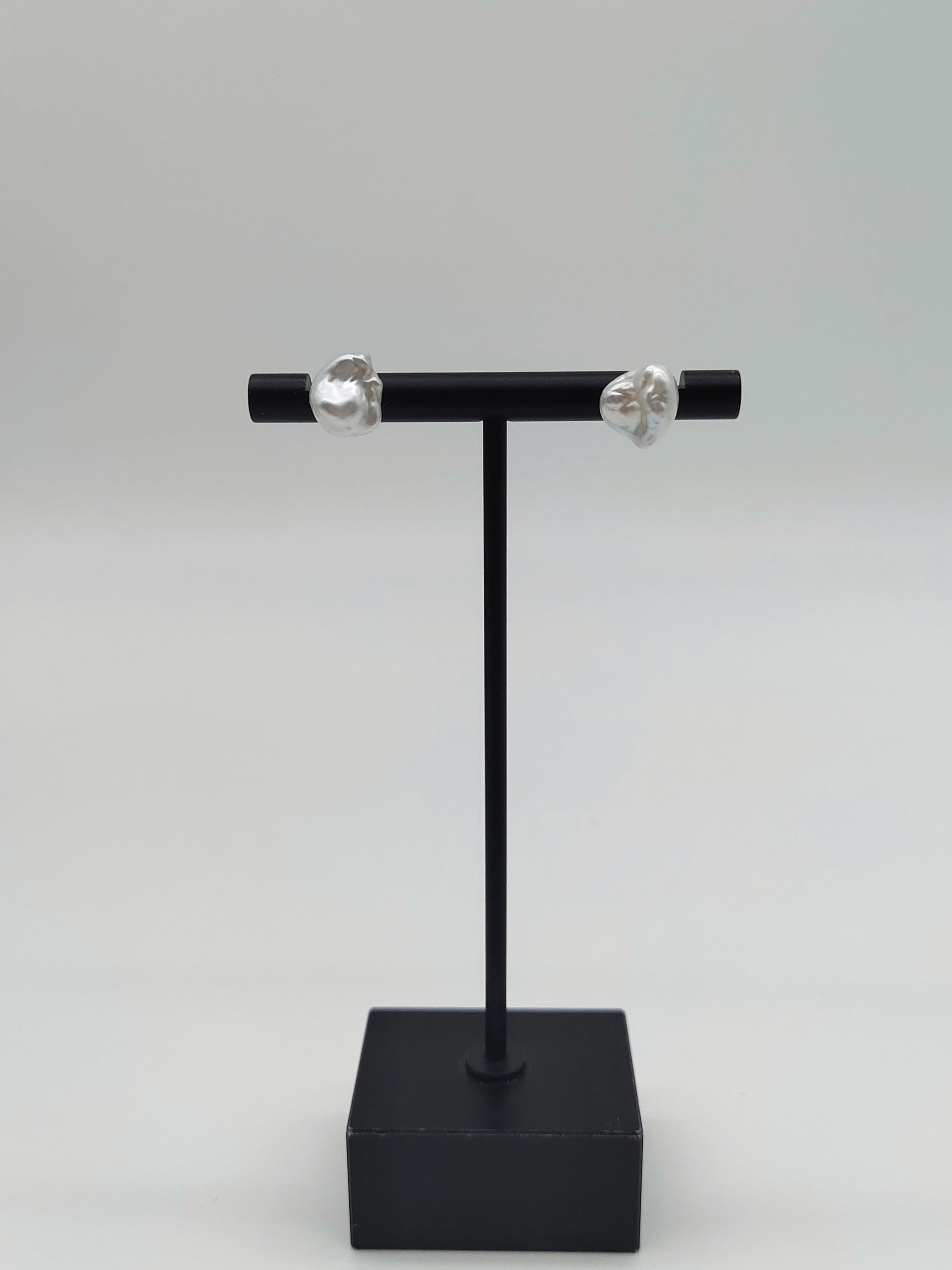 PETAL PEARL STUD EARRINGS - KESHI PEARL