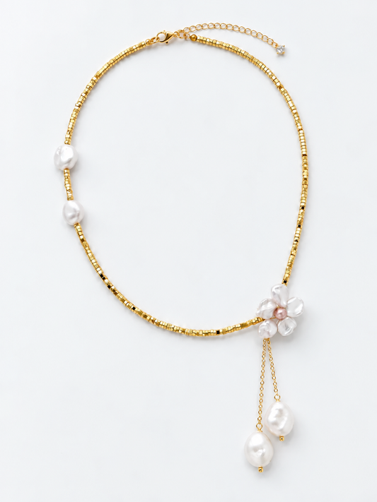ROMANTIC BLOOM PEARL NECKLACE WITH GOLD BEADS