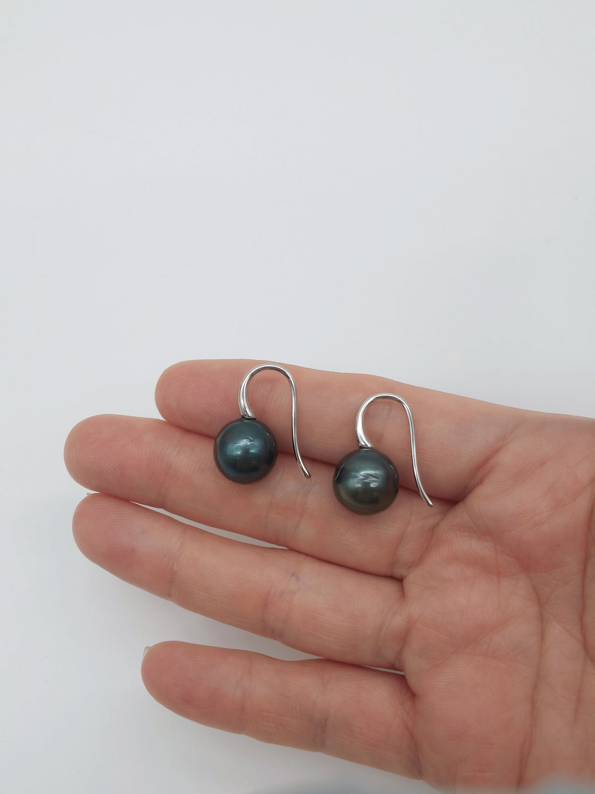 TAHITIAN SOUTH SEA PEARL EARRINGS