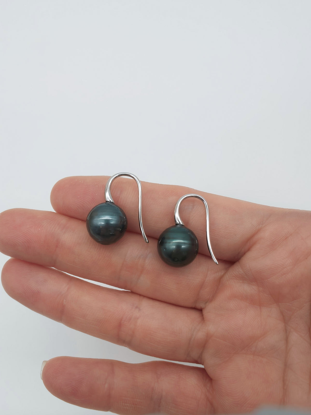 TAHITIAN SOUTH SEA PEARL EARRINGS