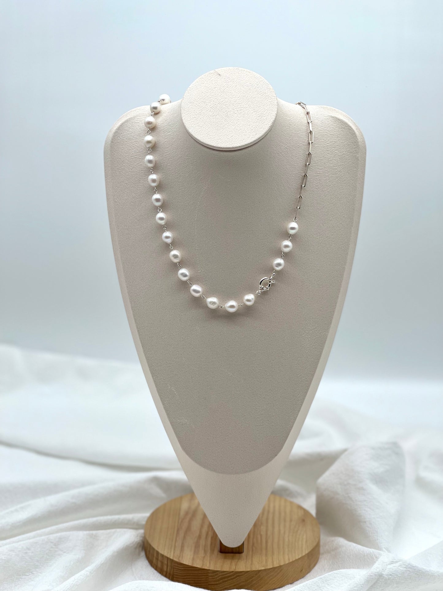 HALF CHAIN PEARL NECKLACE - MOYZ