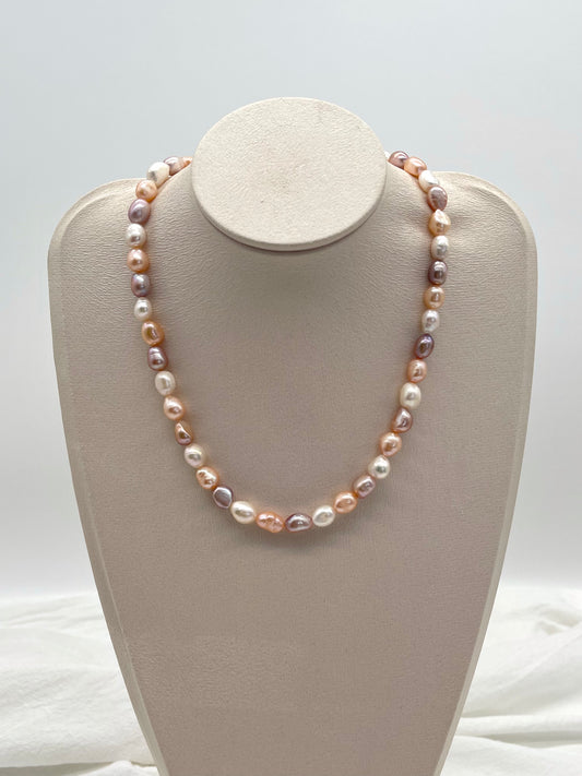 IRIDESCENT FRESHWATER PEARL NECKLACE - MOYZ