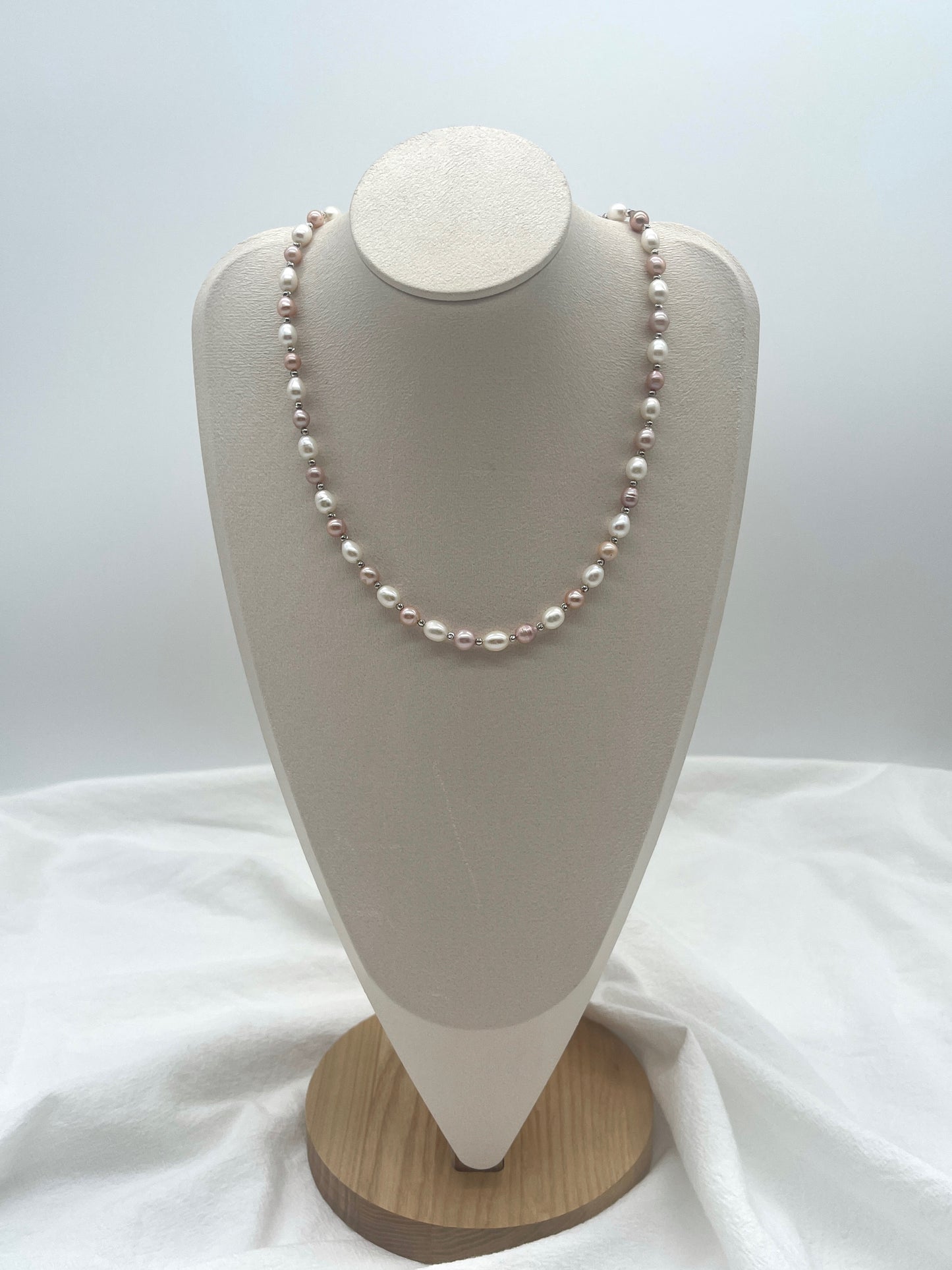 FRESHWATER PEARL NECKLACE WITH BAROQUE PEARL PENDANT