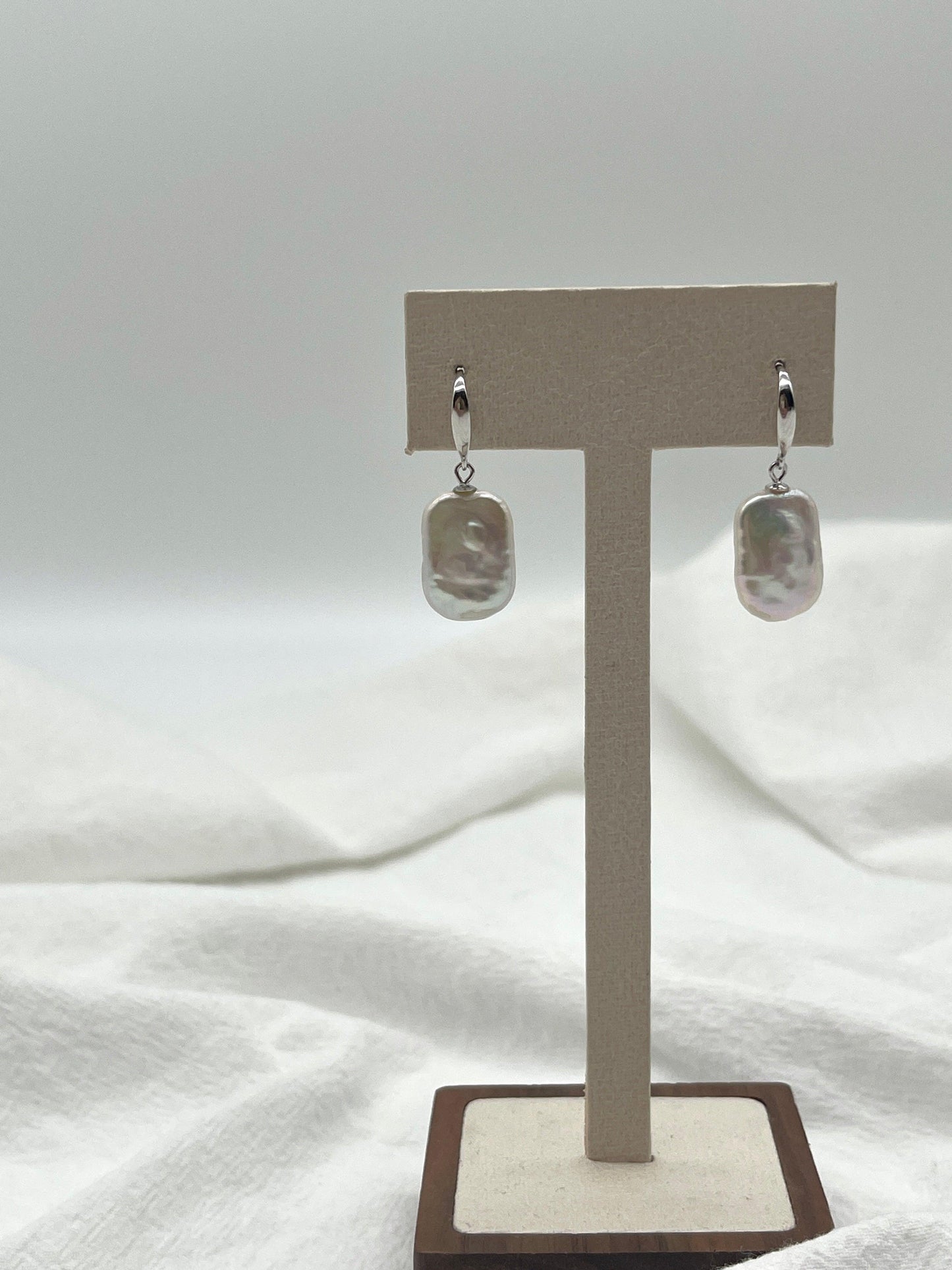 RECTANGLE PEARL EARRINGS - MOYZ