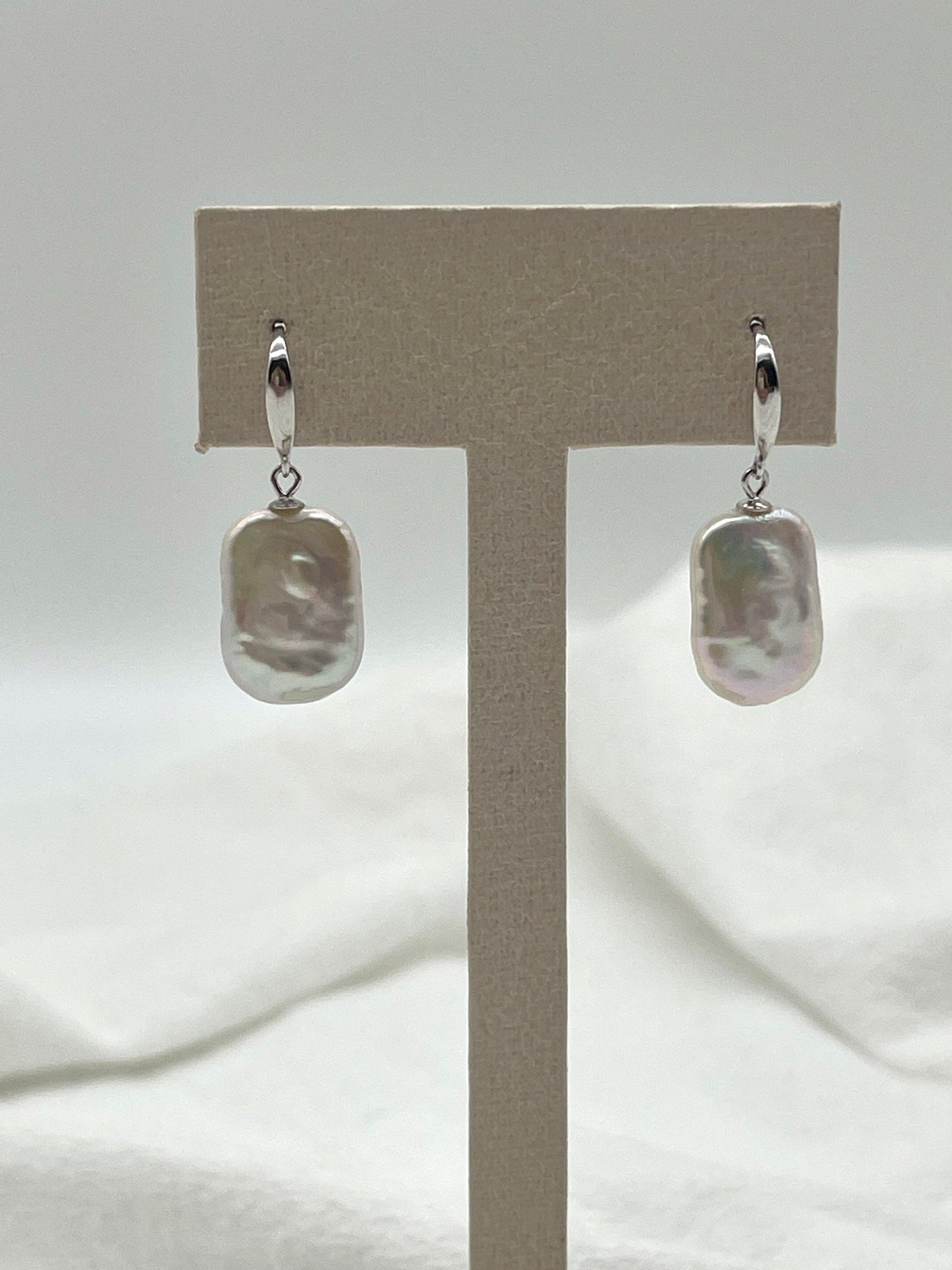 RECTANGLE PEARL EARRINGS - MOYZ