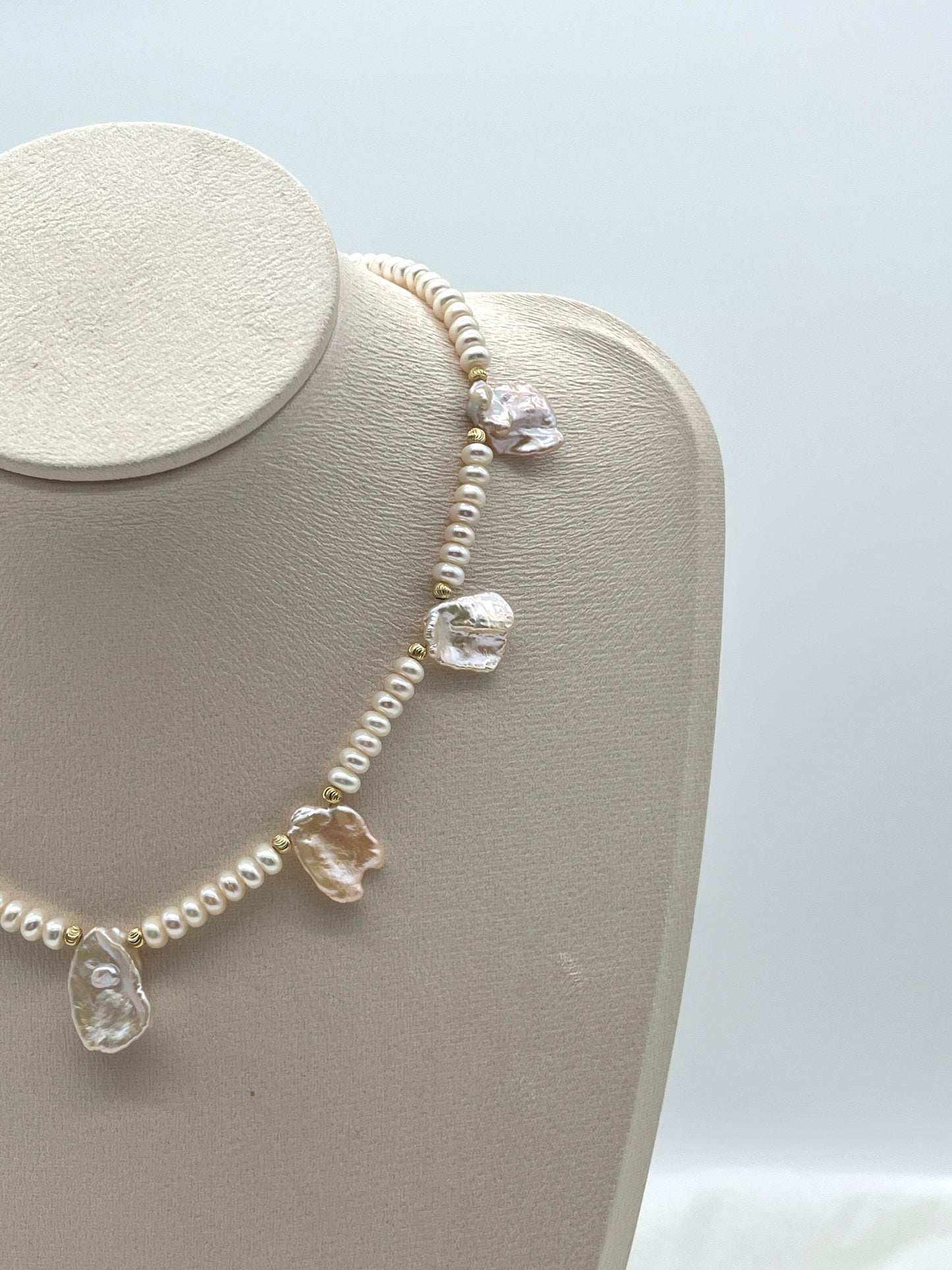 PETAL PEARL CHOKER - MOYZ