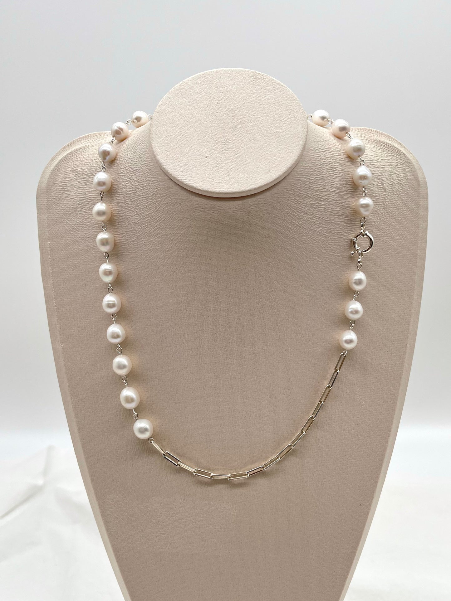 HALF CHAIN PEARL NECKLACE - MOYZ