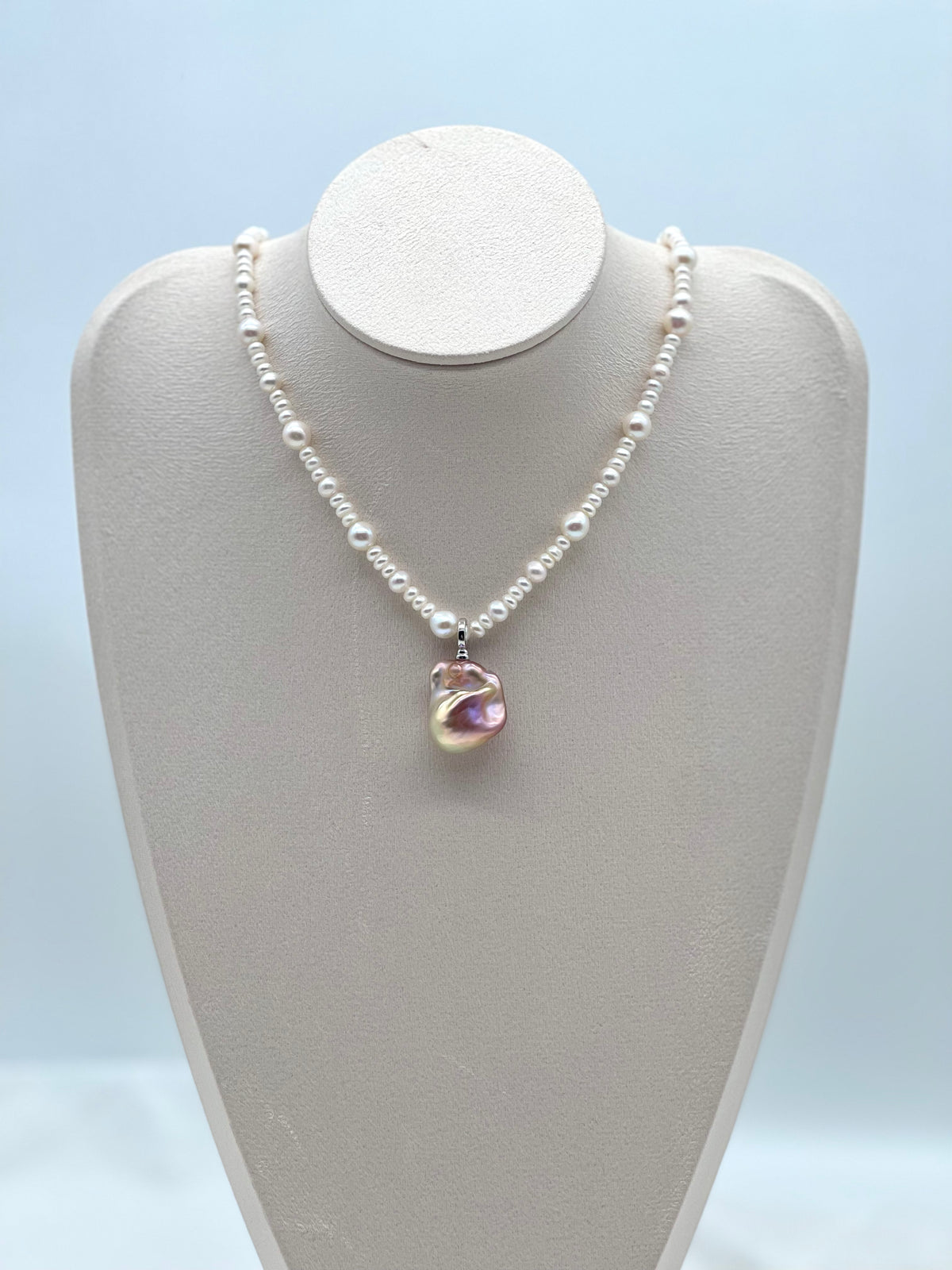 IRIDESCENT BAROQUE PENDANT(necklace excluded) - MOYZ
